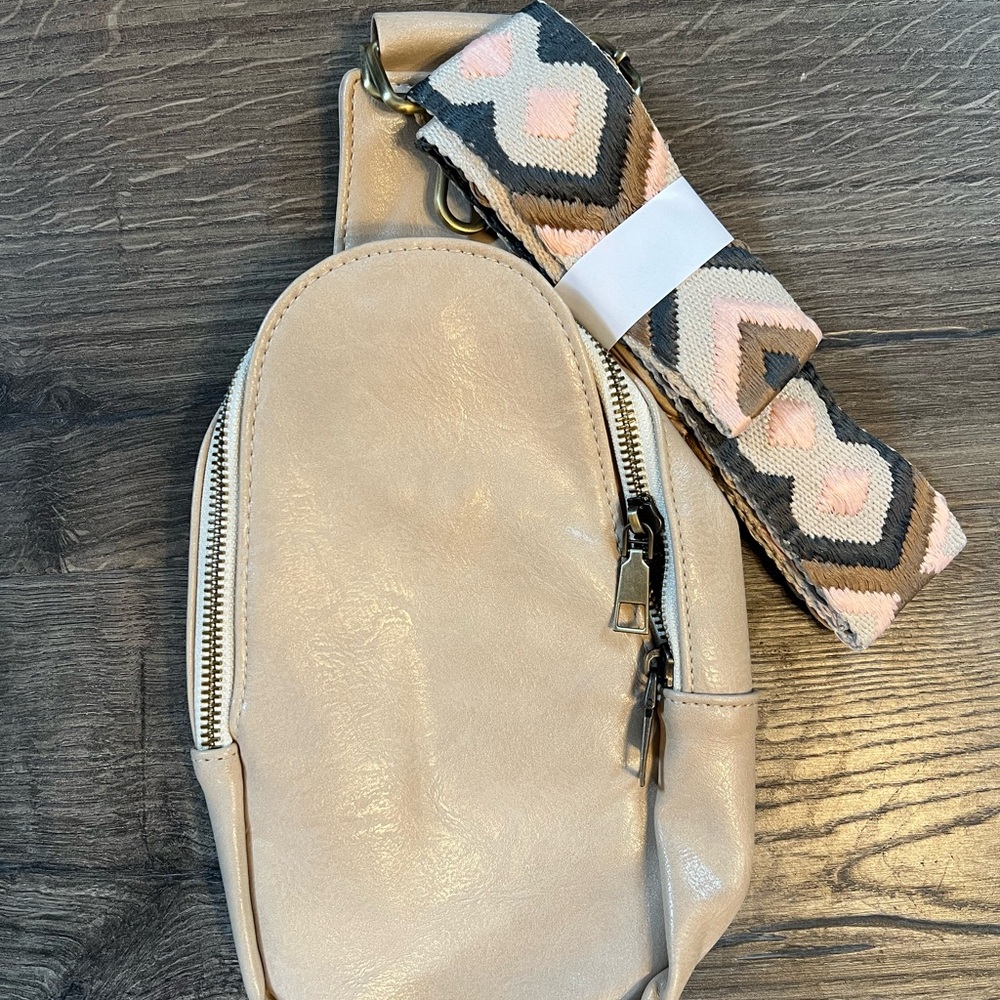 Elegant Beige Crossbody Bag with Geometric Strap
